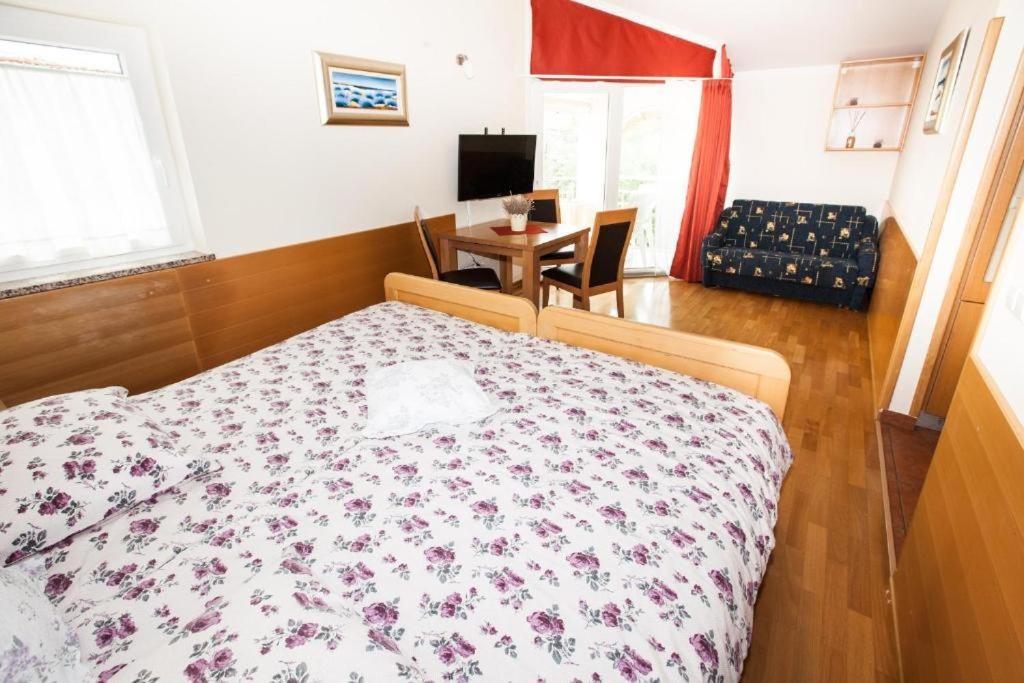 B&B Pansion Vago Malinska Exterior foto